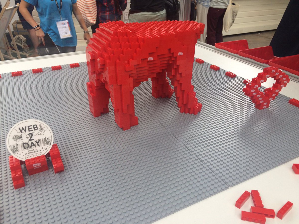 EISENMANLaurent's tweet photo. Demain c'est le dernier jour @web2day et il nous manque 600 "builders" pour achever l'œuvre #lego #sncf2day ; passez sur le stand @SNCF 🚀🚀🚀 https://t.co/KTPut2Pwgw