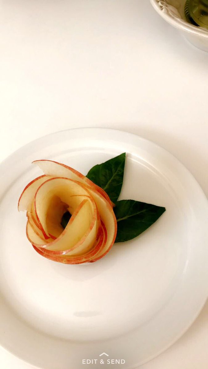 xsphia's tweet photo. @GordonRamsay what do you think of my apple flower? https://t.co/2nuZ4e71kr