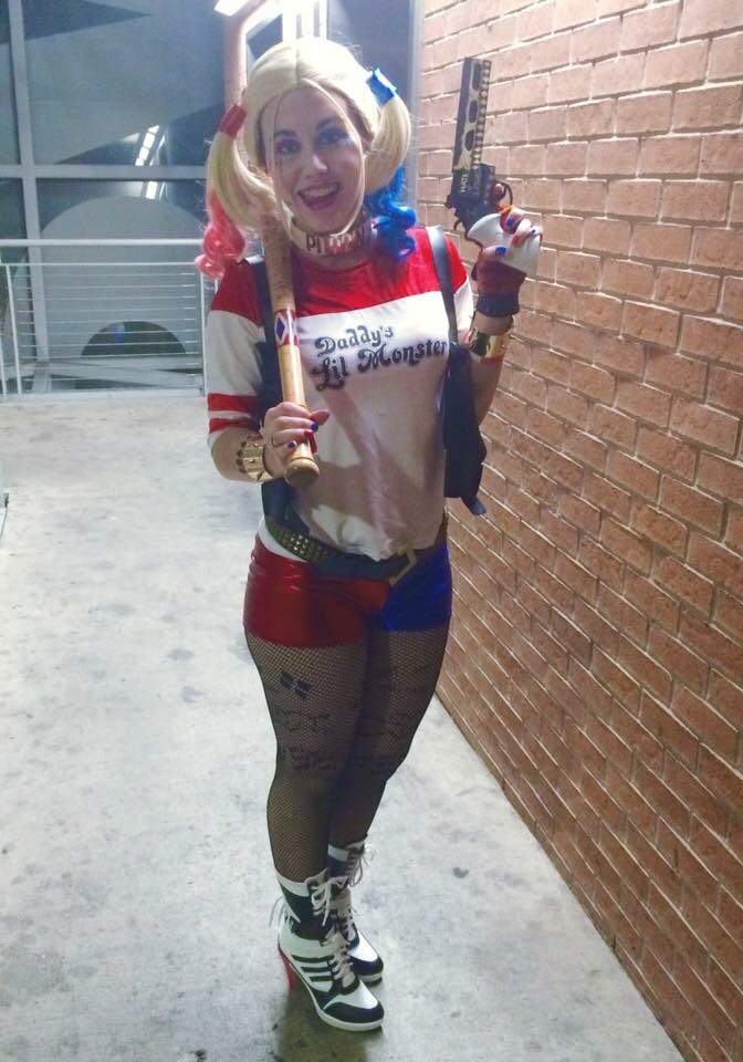 Nicollette_91's tweet photo. @pscucolorado @DenverComicCon Hey Puddin'! Harley Quinn. Nice ta meet cha! #DCC2017 #SuperPSCU ❤️💙💋❤️💙 https://t.co/5xk2Ww7exg
