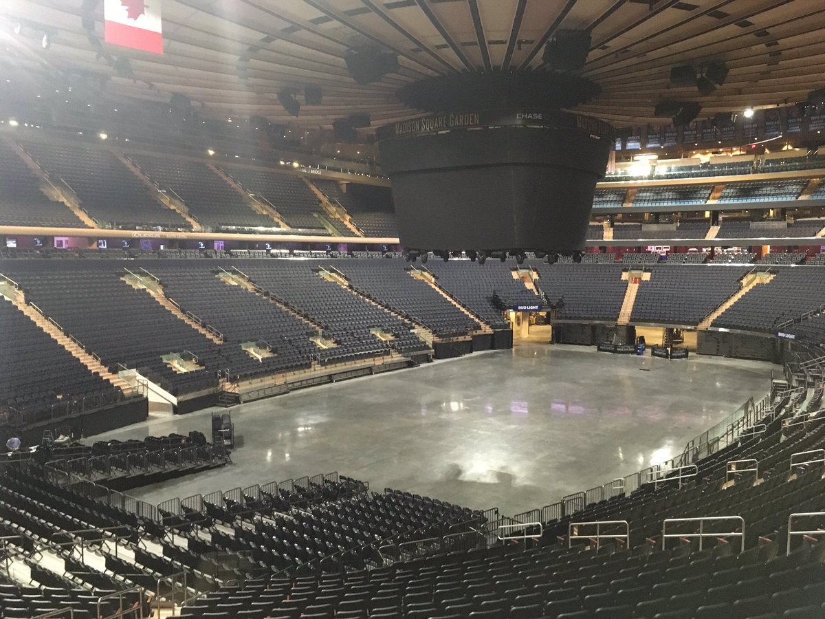 WADACRACK's tweet photo. #madisonsquaregarden #ILoveThisGame #thecity #newyorknicks #flipan https://t.co/hgtE1YkYSc