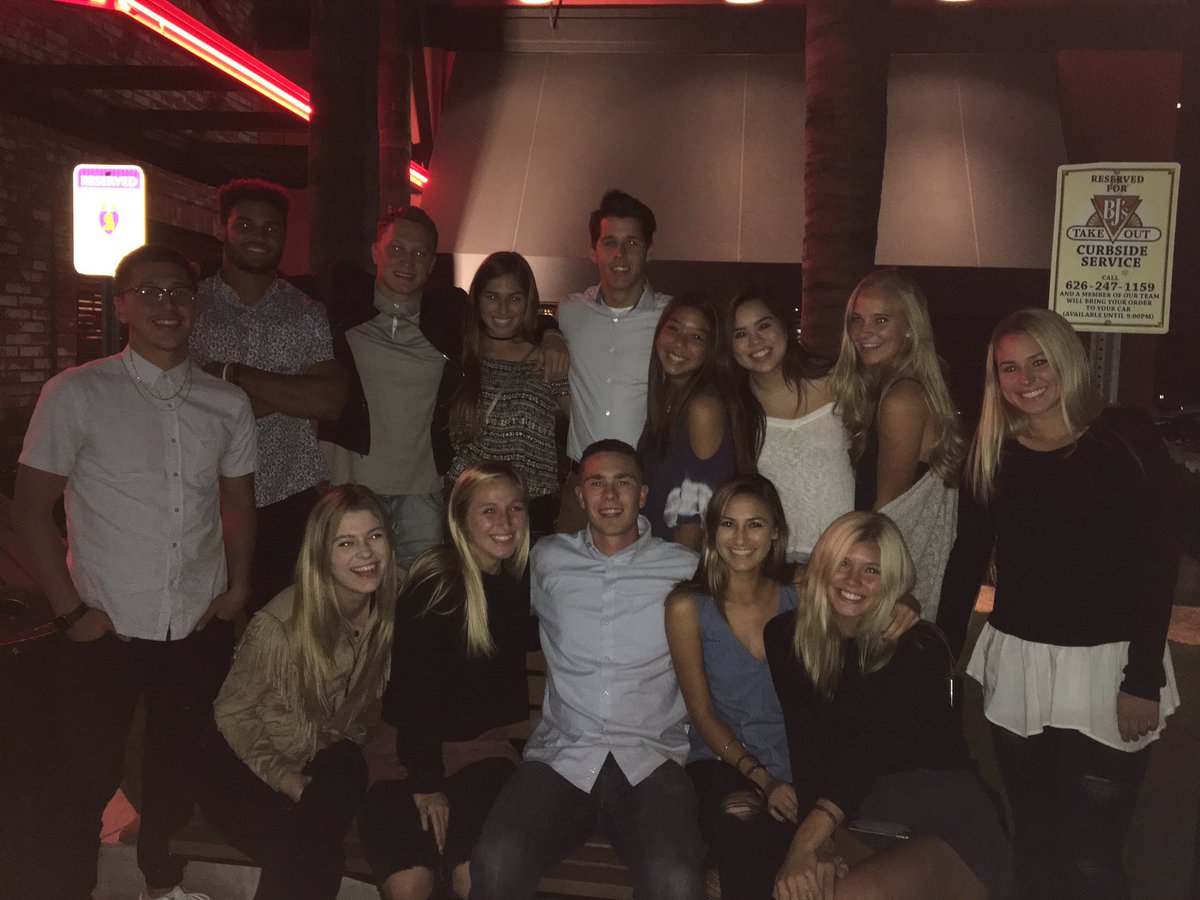 cnscammonxoxo's tweet photo. and happy bff day to the best people that apu gave me !! I love u allllllll https://t.co/YQ0SiqAeGe