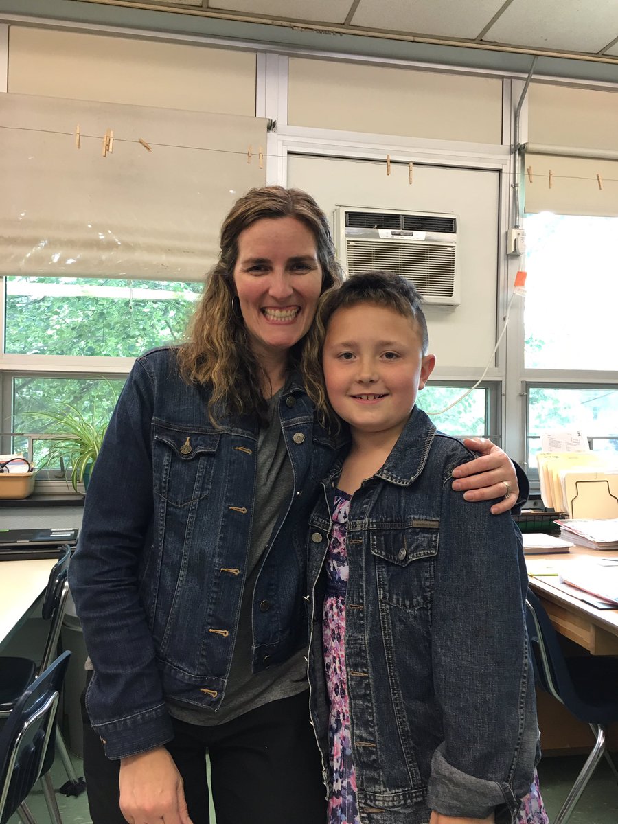 Room13ark's tweet photo. Hanging with my 'twin' on Dress Like an ARK Teacher Day!   😊  #arkknights1 https://t.co/dCHVDsNdS7