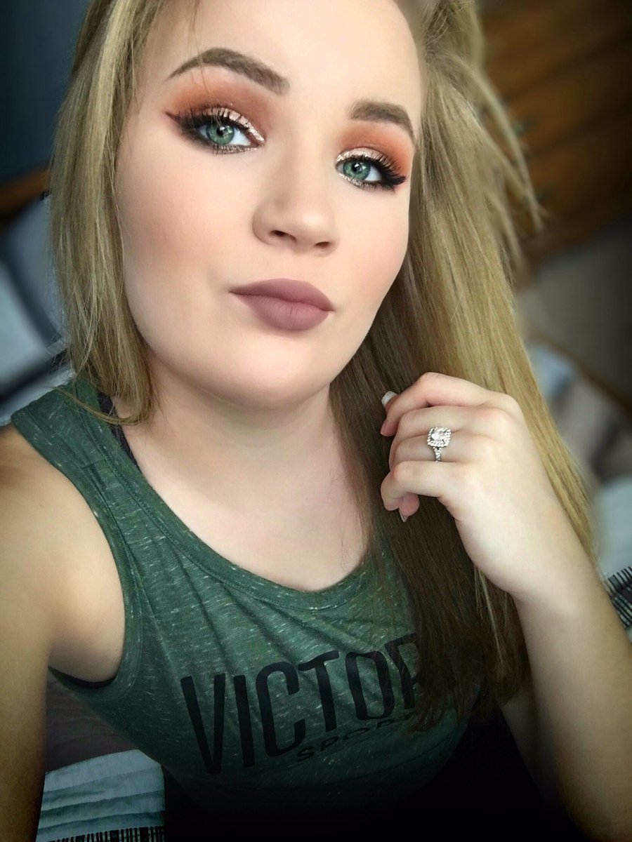 BrokeRiderProbs's tweet photo. @BarnBitchProbz I went all in, no regrets. When I went for my touch up I had her go darker. I'm obsessed https://t.co/b3pPd16RGO