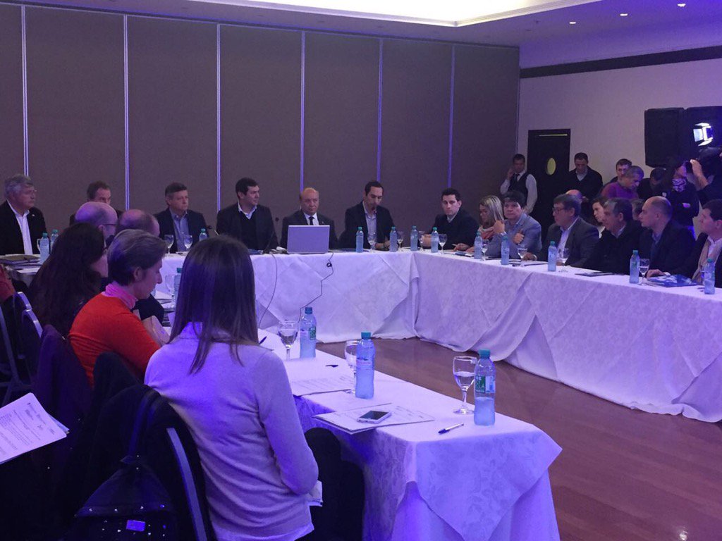 robertolugo71's tweet photo. 2do encuentro NEA EXPORTA.  Participaron cámaras empresarias y organismos públicos de Nordeste y Nacion. @horaciorey https://t.co/NhdIAbTkW0