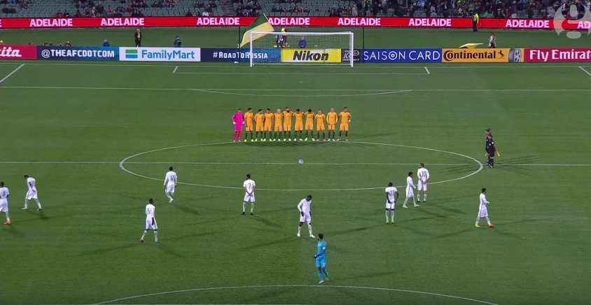 Valeurs's tweet photo. Londres : les footballeurs saoudiens perturbent la minute de silence >> https://t.co/SHjlmFntf1 https://t.co/kv4jQfsOEF