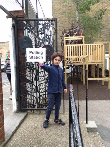 SummersSparks's tweet photo. Times up. #kidsatpollingstations https://t.co/zyvBqCJiWY
