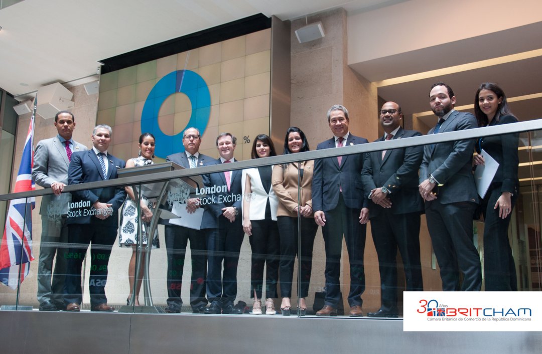 BritchamDR's tweet photo. Visita al London Stock Exchange de la delegación dominicana durante la pasada #DominicanWeekinUK. #TBT #BritchamDR30Años https://t.co/ijFqhKIFvT