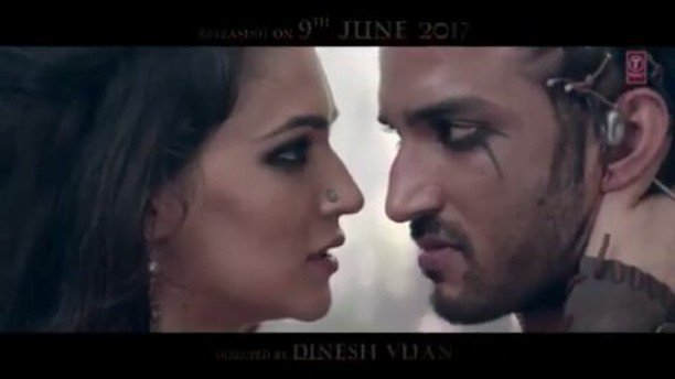 kritisanonstyle's tweet photo. Chemistry Like this ๐ซ #RaabtaTomorrow omg omg omg can't wait @kritisanon @sushantsinghrajput @raabtaofficial https://t.co/4ULQ7Xulr6
