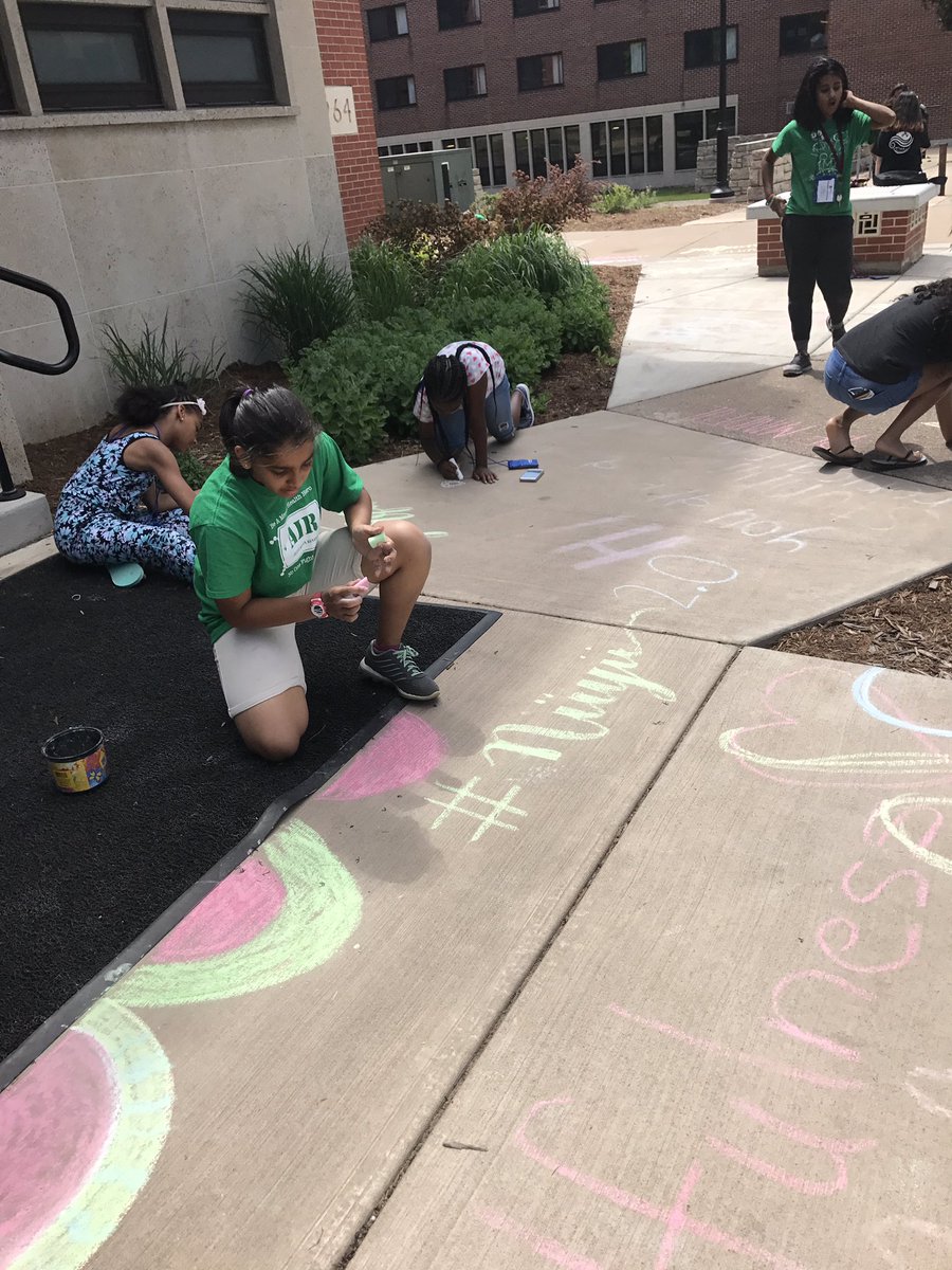 nuyu_team's tweet image. NuYu is moving to Whitney to spread #mindful eating &amp;amp; chalk art positivity for lunch. Join us! #FPSPI #Problemsolved #wwprsd