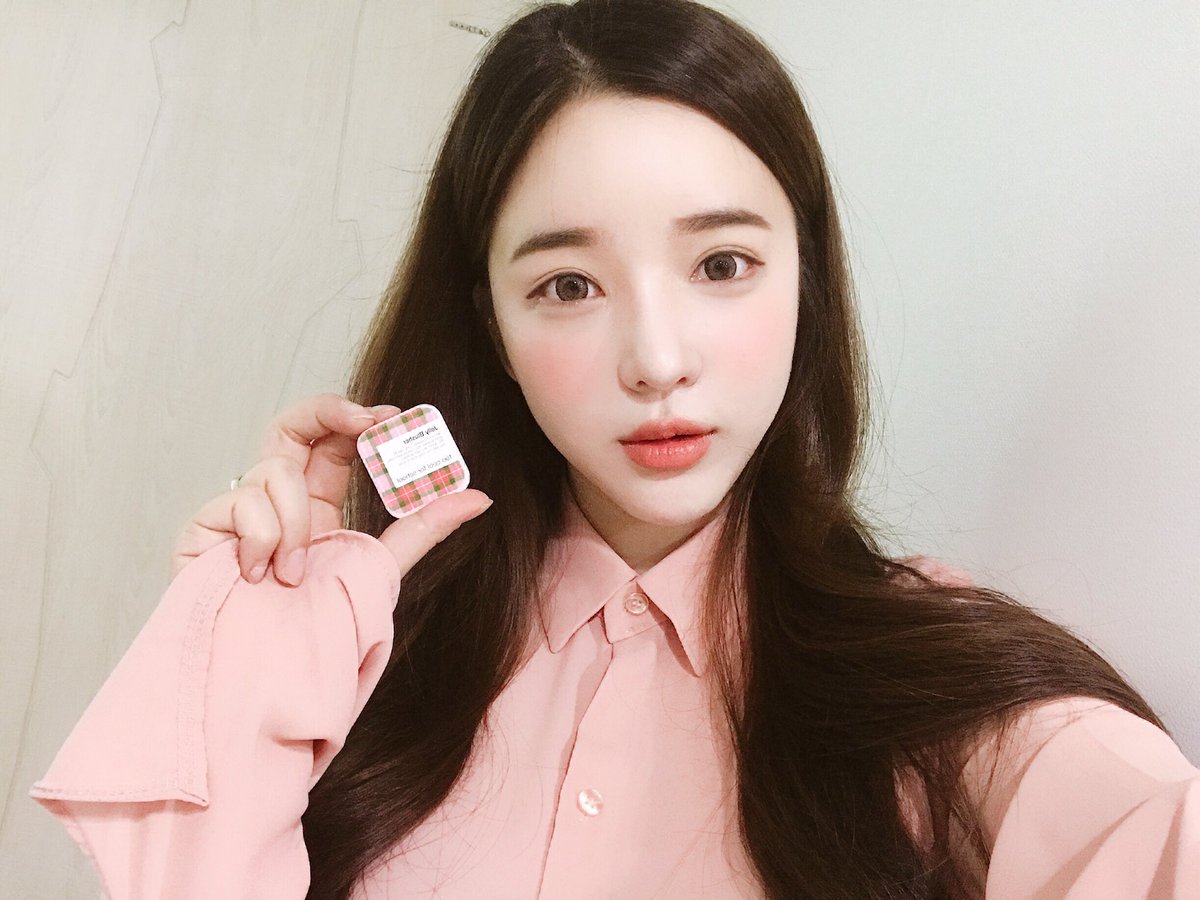 yoonara_jp's tweet photo. お気に入り��チーク💓

#yoonara #ユンアラ #オススメコスメ #韓国コスメ #チーク #TooCoolForSchool https://t.co/5kDEkZ6cKu