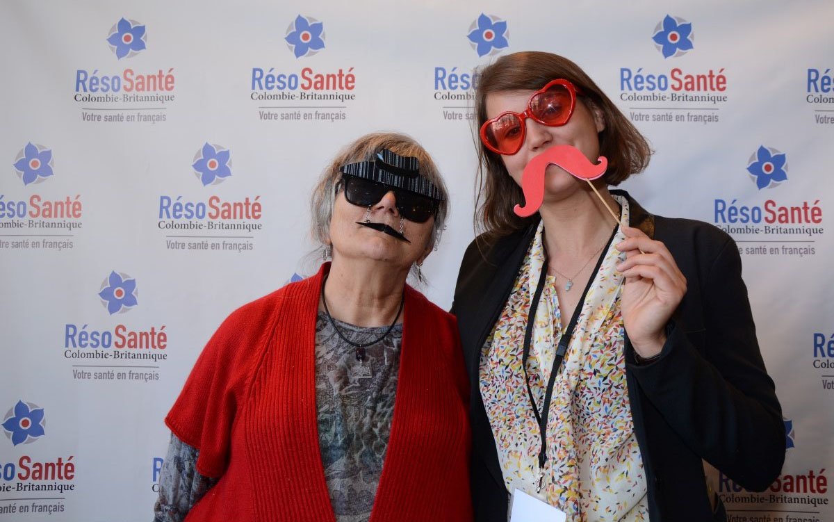 resosante's tweet photo. Concours / Gagne 2 places pr Le Festival d'été #francophone de #Vancouver.Partage une photo avec un #aîné que tu veux inviter #DitesMerci https://t.co/3uD3HkjqWk