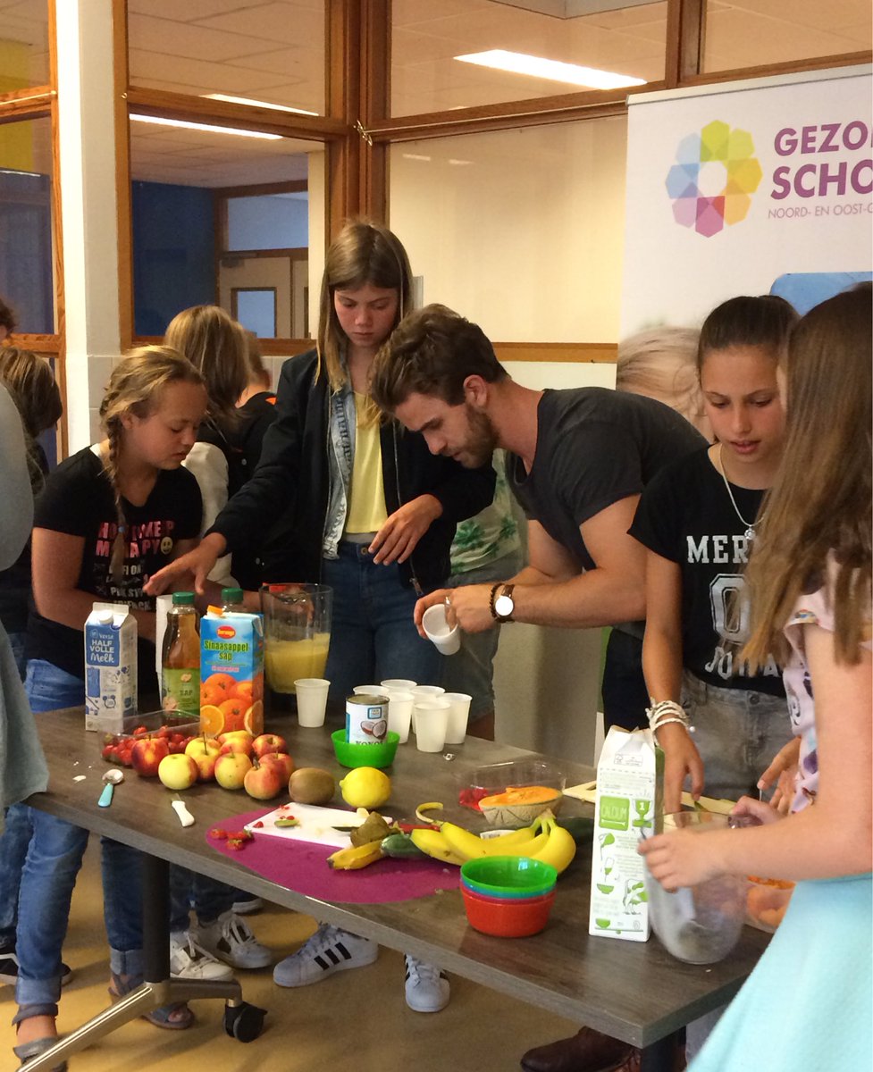 Woe workshop gezonde voeding ism @JeroenNoordzij gegeven aan de tienerraad <a href="/WijkraadOssWoud/">Osseveld-Woudhuis</a> <a href="/stimenz/">Stimenz</a> <a href="/ggdnog/">GGD Noord- en Oost-Gelderland</a> #gewoongezondapeldoorn #jogg