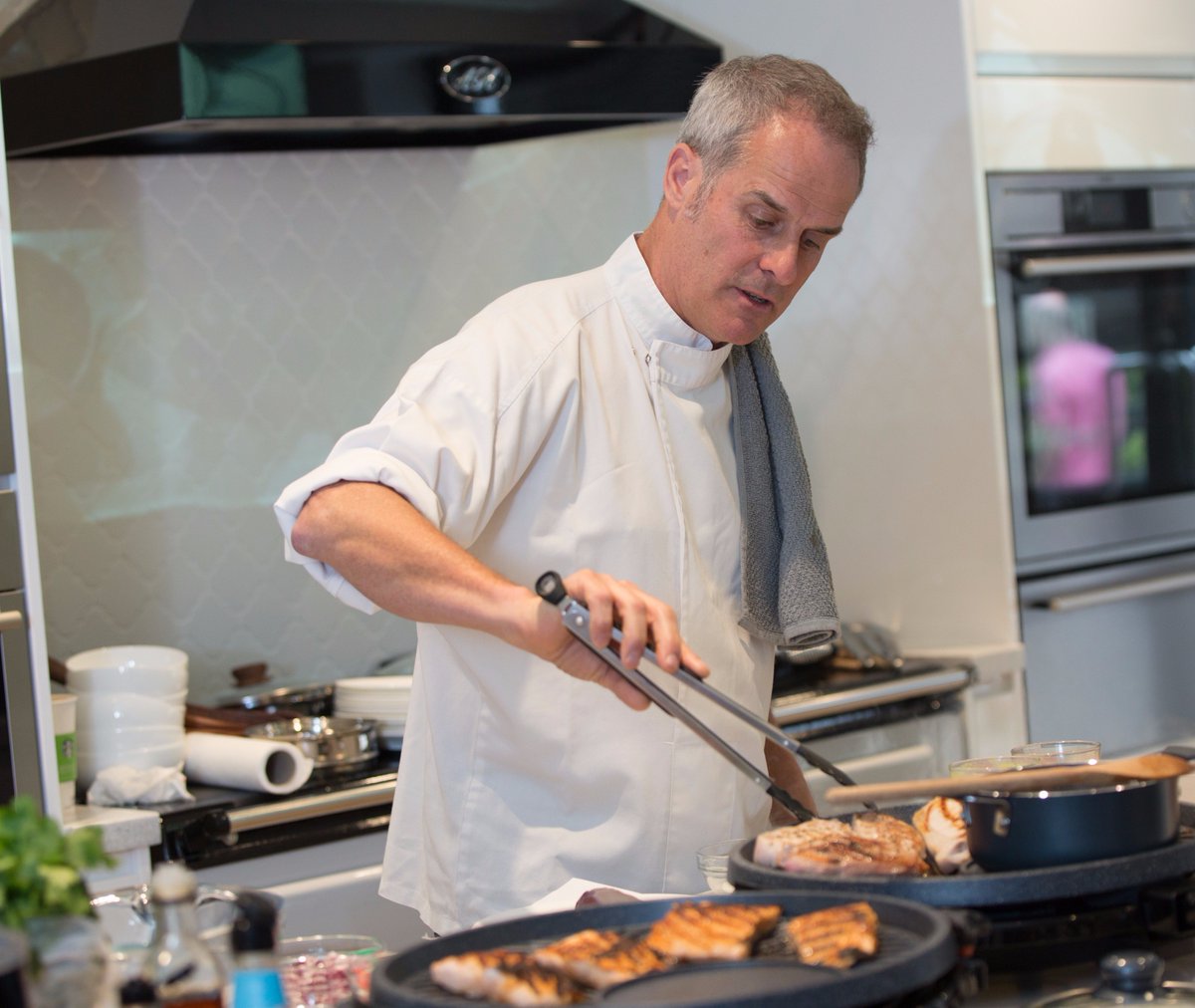JML_Direct's tweet photo. #TBT to our #JMLBubblesandBrunch with @philvickerytv – there was some seriously tasty food cooked in our #CopperStonePan & #GrillCircle! 👌 https://t.co/UEDiP7AKHo