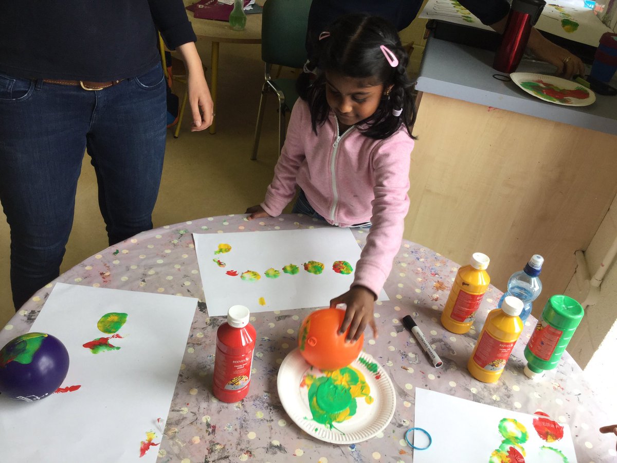 GetnsjiInfants's tweet photo. Getting #creative and making #caterpillars with balloons and paint! #CMschool #changemakerskill https://t.co/pA0TlLRJCX