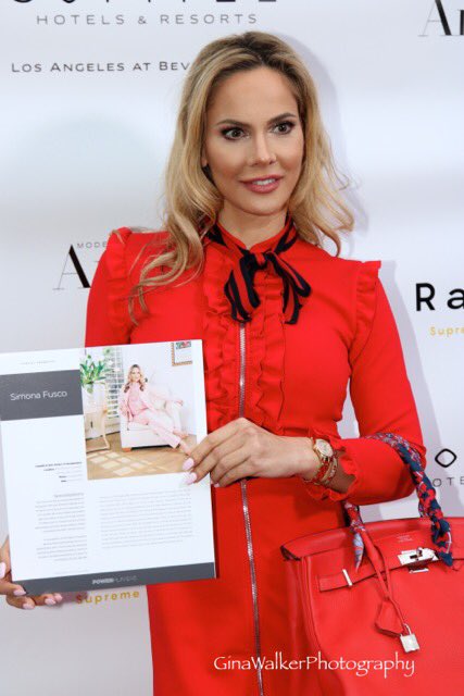 FuscoSimona's tweet photo. Last night on the red carpet being honored by Angeleno Magazine as one of the Power Players of LA 2017. ๐๐ผ
#simonafusco https://t.co/lXQeAWLR2D