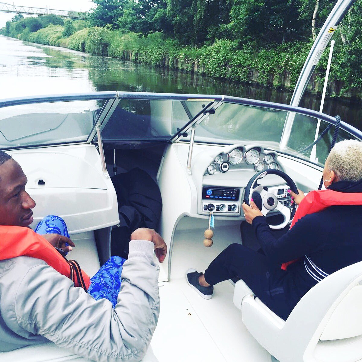 UebertAngel's tweet photo. I had to wear a Life jacket coz for the first time BeBe agreed to take a shot at her speed boat in Torksey lock.
#TakeTimeWithWhatsImportant https://t.co/VwqYiIKnJO