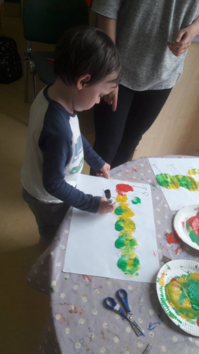 GetnsjiInfants's tweet photo. Getting #creative and making #caterpillars with balloons and paint! #CMschool #changemakerskill https://t.co/rTZHb4JCmS