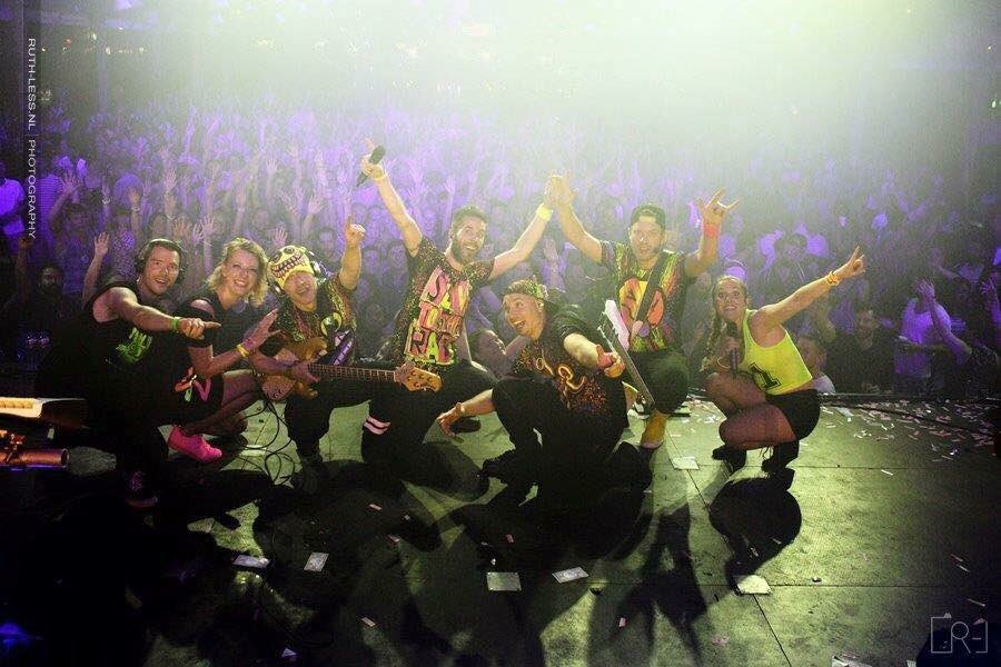 turnupthe90s's tweet photo. BAM! Weer een topboeking van @VikingEvents ๐ 11 augustus staan we op de @MEERPAALDAGEN in Dronten!!! #Tour2017 #ZinIn #90sLive https://t.co/LeNOX4vi9o
