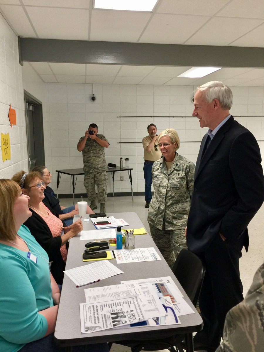 AsaHutchinson's tweet photo. Grateful to the 200 service members providing no-cost medical services to folks in North Central AR this week. #InnovativeReadinessTraining https://t.co/b3O29NdavJ