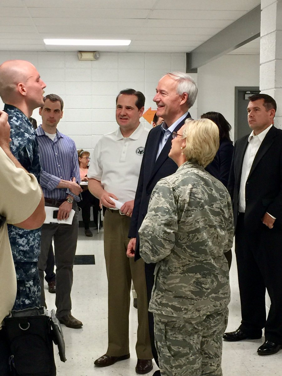 AsaHutchinson's tweet photo. Grateful to the 200 service members providing no-cost medical services to folks in North Central AR this week. #InnovativeReadinessTraining https://t.co/b3O29NdavJ