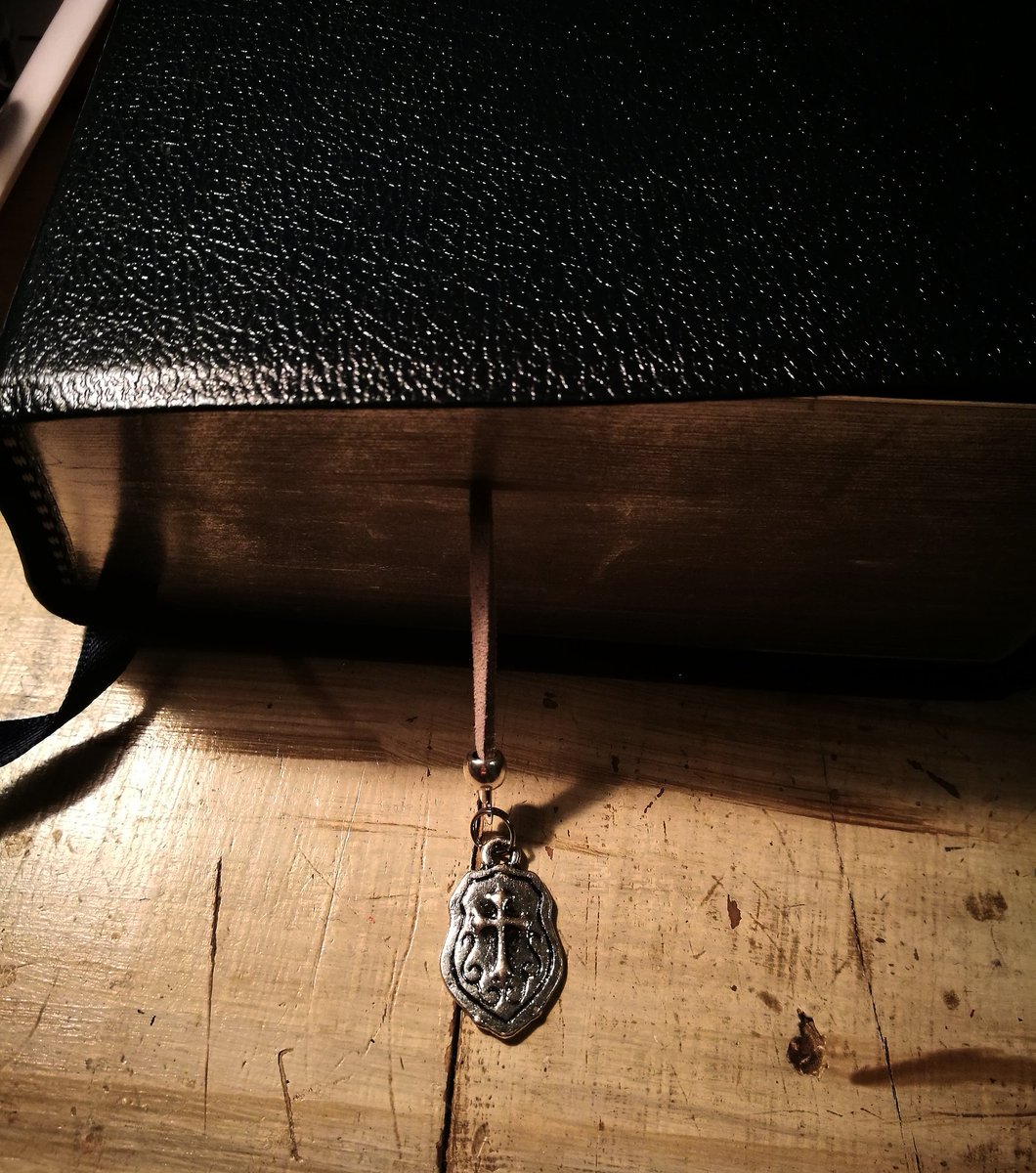 UniquelyKrafted's tweet photo. 😆 Busy making some Bible Bookmarks for Fathers Day👑

#HandMade #BibleBookmarks #FathersDay https://t.co/PpafO7rBuA