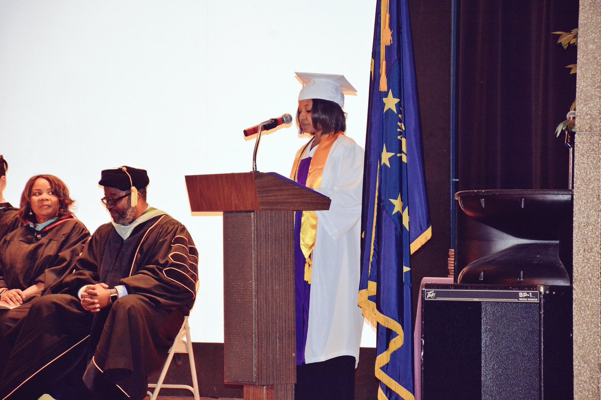 HHS_technology's tweet photo. A few special photos of our class president, salutatorian, and co-valedictorians. #WeAreWildcats #WildcatsMatter #schk12 #classof2017 https://t.co/tWzAr7qMZp