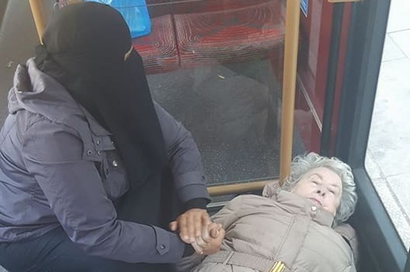 mendcommunity's tweet photo. Islamophobes shared the first picture, but they will not share the second… https://t.co/UBawoMqCW4