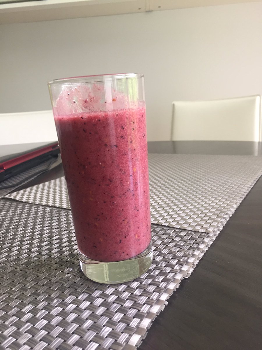 juuleatz's tweet image. Smoothie with strawberries, blackberries, blueberries, applesauce, and ginger-berry kombucha 💕💕💕