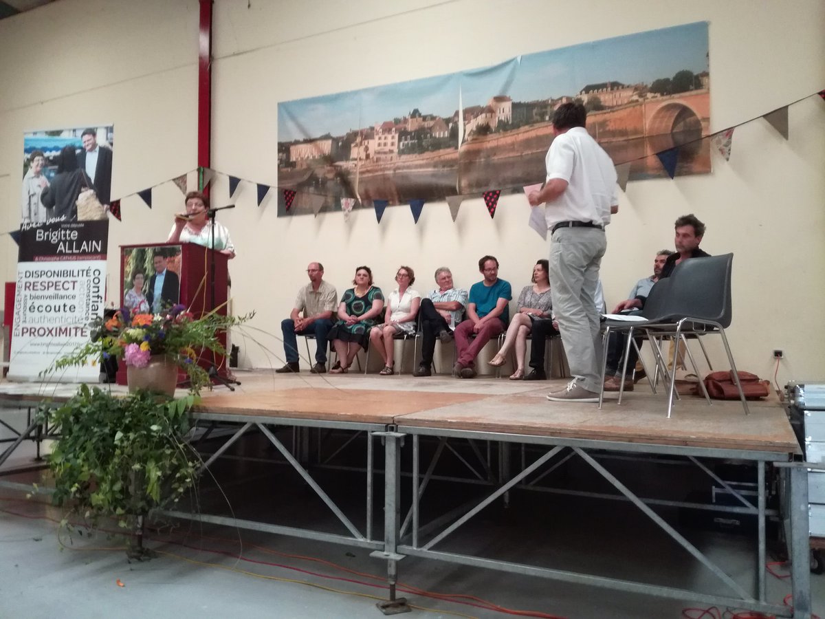 LionelFrel's tweet photo. Un meeting citoyen, c'est donner la parole aux citoyen-ne_s du bergeracois #legislatives2017 @BrigitteAllain #Bergerac #EELV https://t.co/XB7PMkHWKl