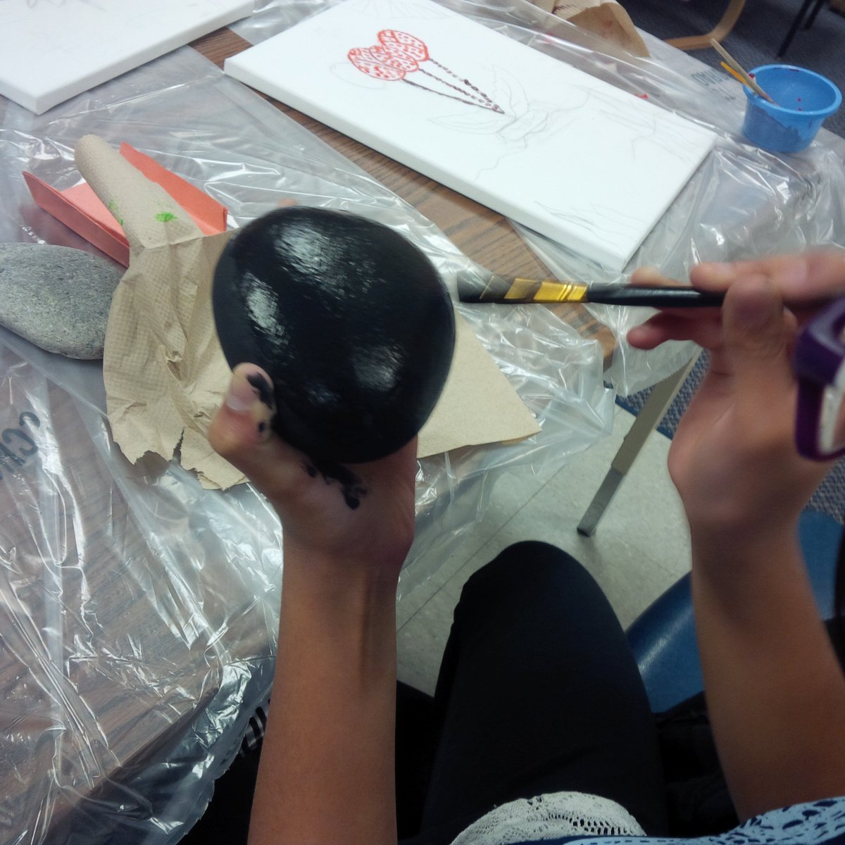 Timberbank_TDSB's tweet photo. Our Girls Club spending the afternoon creating different Aboriginal pieces of artwork. #tdsb @LC2_TDSB https://t.co/mpIutnzzFd