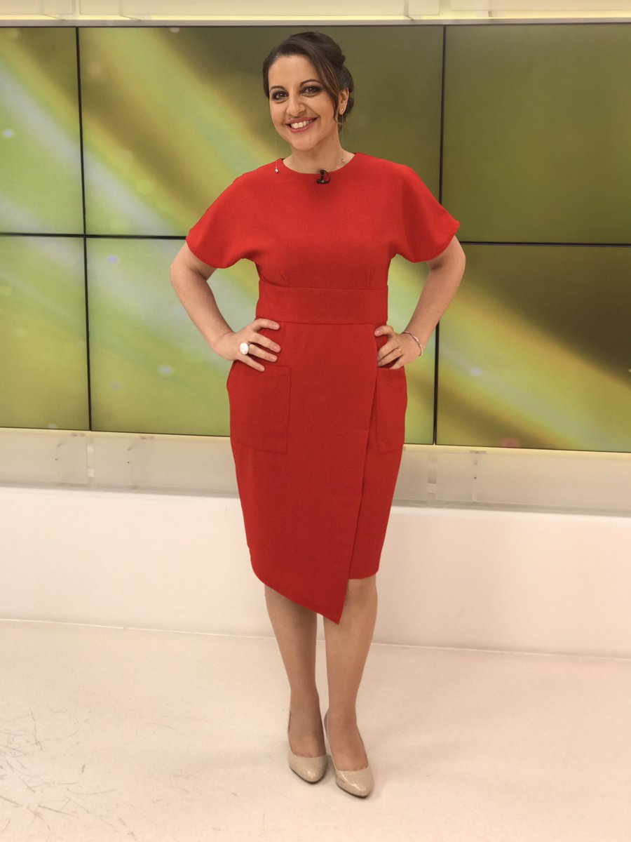 Chrissybshow's tweet photo. When going through challenging times, stand tall, smile and carry on. You CAN make it! #chrissybshow #positive #happy #beatyourproblems https://t.co/wXxw8Fn5Cr