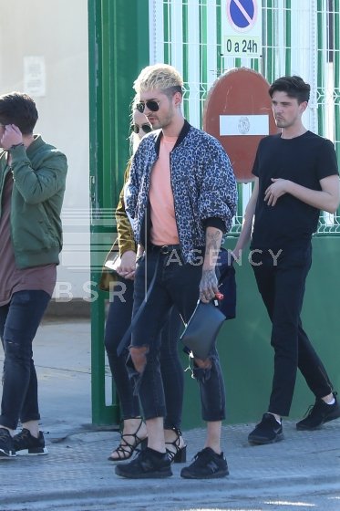 forum_th_ru's tweet photo. 41 MEDIUM QUALITY PICS
08.06.2017 - Tom, Bill, Shermin w/ her dauther &amp; freinds
For source thanks @knee_kaulitz 😍 https://t.co/rfYFnutdp6