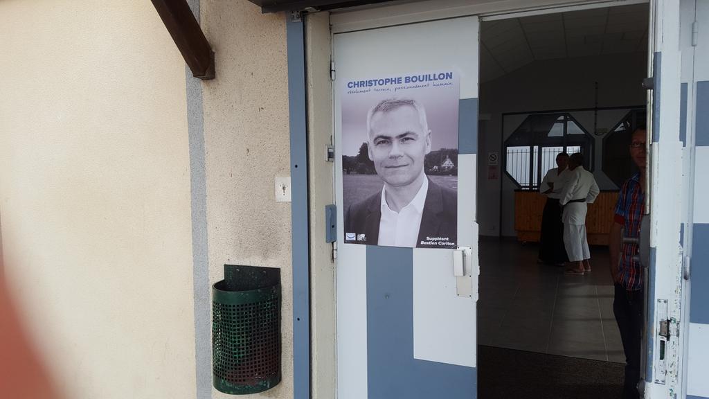 ArnaudMouillard's tweet photo. Beaucoup de monde ce soir pour soutenir @Chris_Bouillon à St Pierre de Varengeville ! #AvecChristophe #circo7605 https://t.co/R9bLBAS2EM