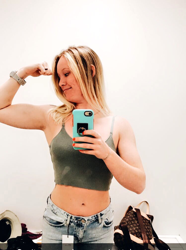 your_fav_Memory's tweet photo. Don't be ashamed of your big arms, big ass, small tits, pudge, few extra lbs, love handles, etc. YOU ROCK, own YOU girl ❤️❤️❤️✊🏼✊🏼✊🏼 https://t.co/4RoWwtfKJX