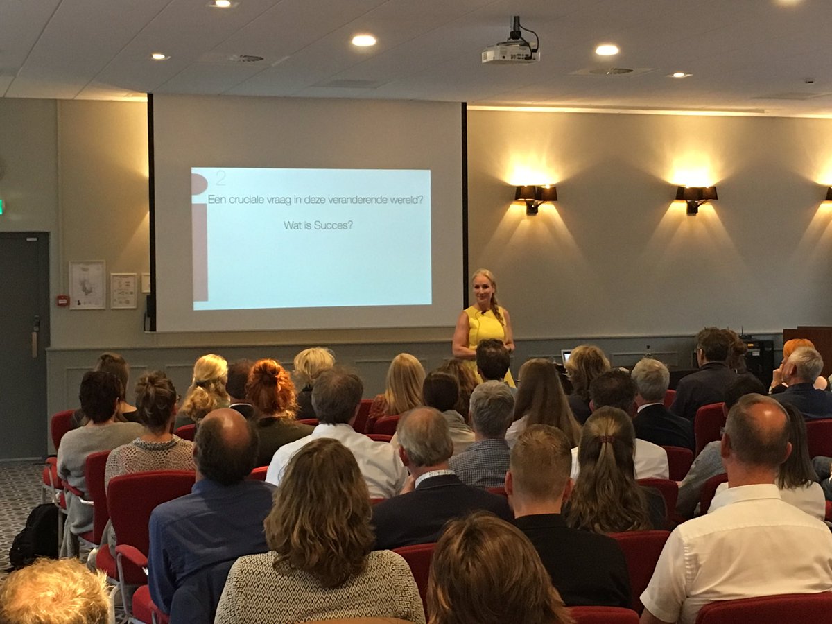 MetELLLA's tweet photo. We zijn begonnen! #Masteravond met Margriet Sitskoorn @MetELLLA &amp; @RaboIJsseldelta https://t.co/m6RhuznjBP
