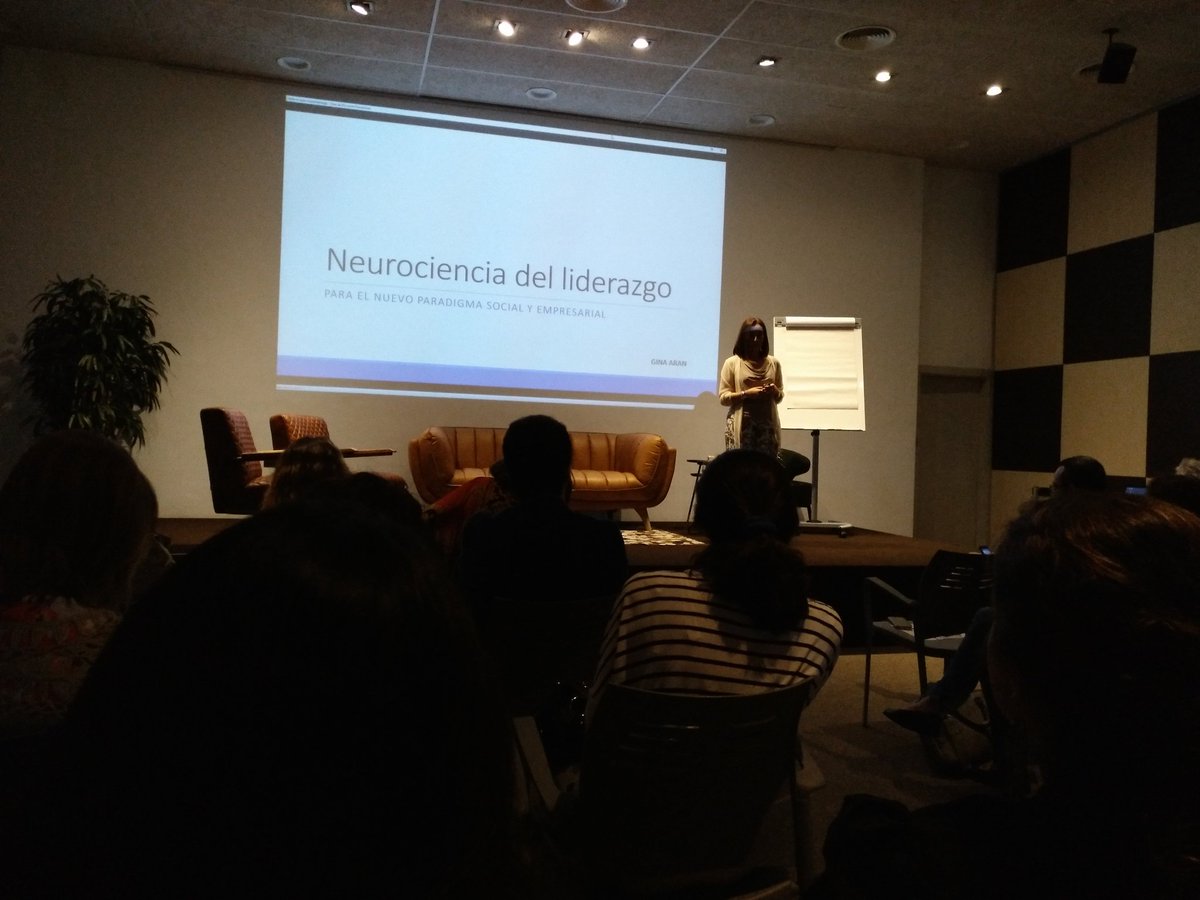 CeliaHil's tweet photo. La @ginaaran de @Inginium ens parla de #Neurociència del #Lideratge a  #LaXarxaEnGran 😉 #GinaArán #RRHH #Dona #Mujer #Inginium #SantCugat https://t.co/ece3LBU1sV