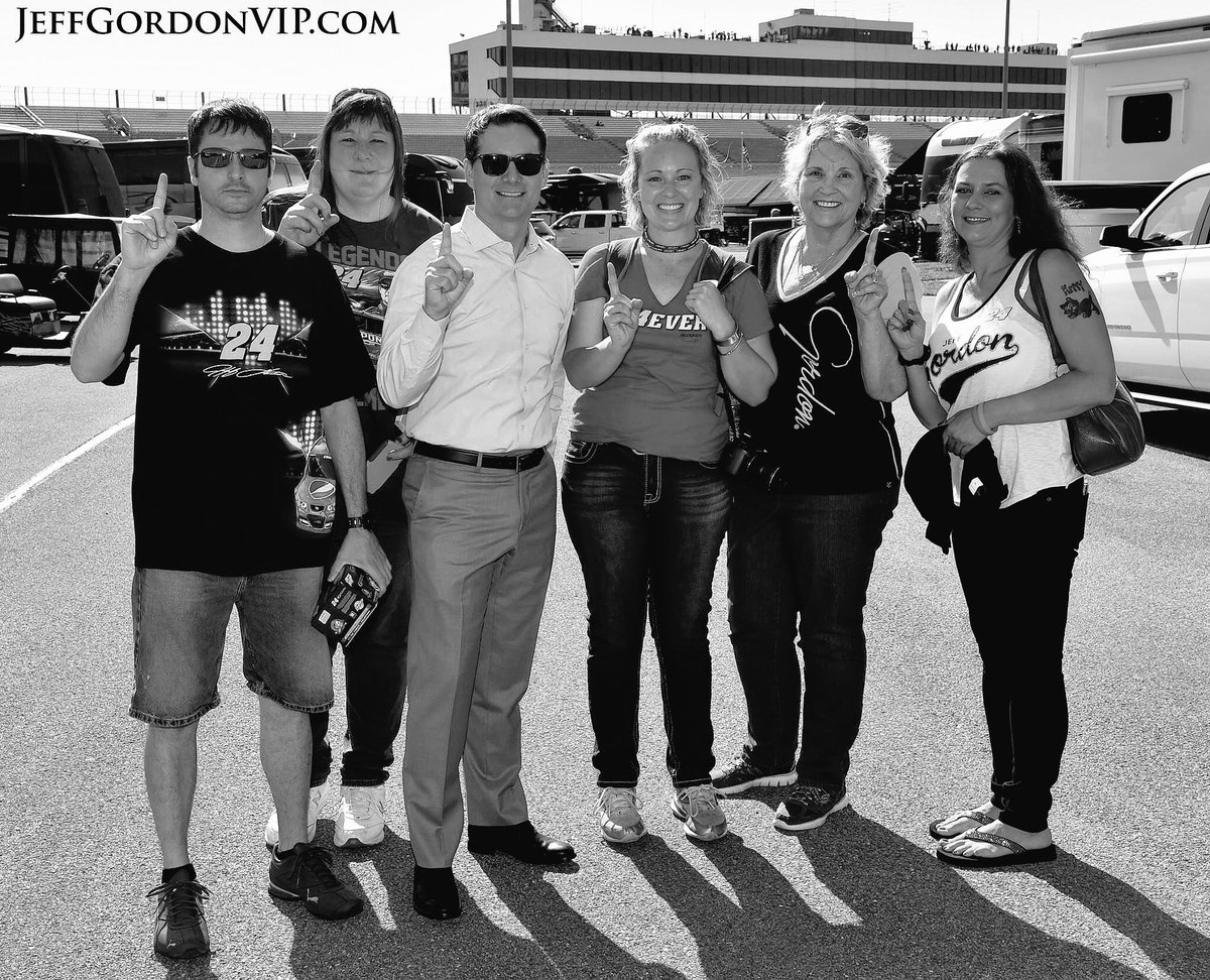 JeffGordonWeb's tweet photo. Great time hanging out with these #JeffGordonVIP fans at @MonsterMile. Awesome group from CA, MD, NY & PA. Info -> https://t.co/7xDxTRDmv1. https://t.co/3T5XDgq8ML