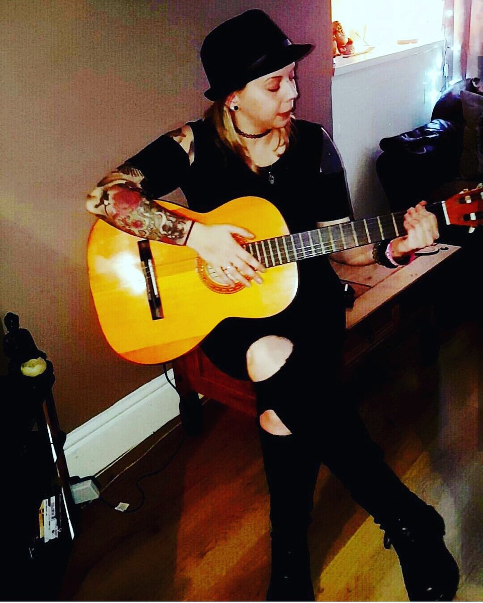 DaliBell13's tweet photo. Happy Friday Eve hope you all have a good'n.  Bring on July cos the studio is waiting 🎶
#Fruitlooppunk #musicislife #kyrrimanagement https://t.co/Dut3QNc0mt