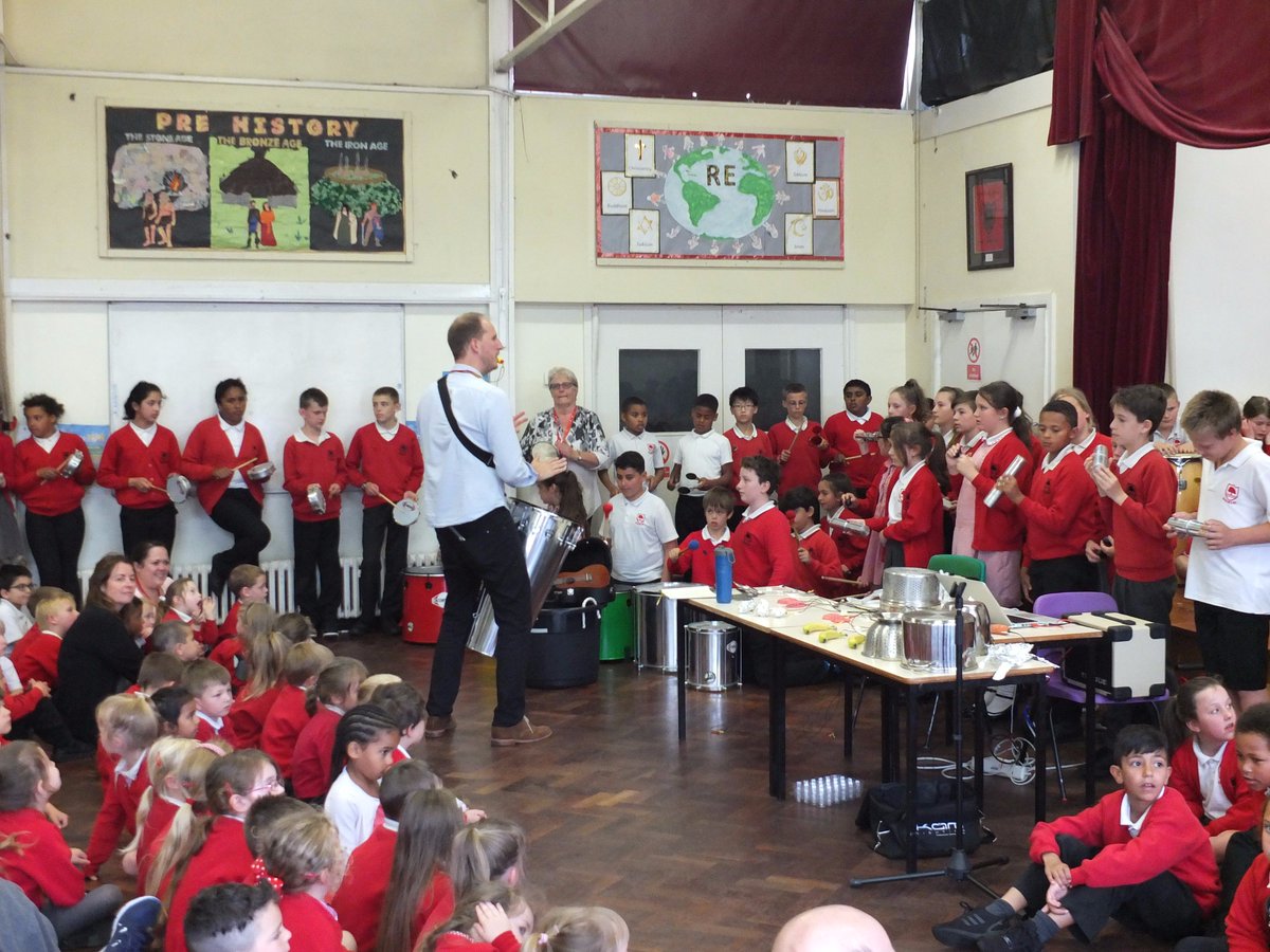 oakmereprimary's tweet image. Another truly awesome Oakfest. Thanks @earleycreative @thomasbills @eteesalloneword @TamsynTweetie for sharing your joy with us!