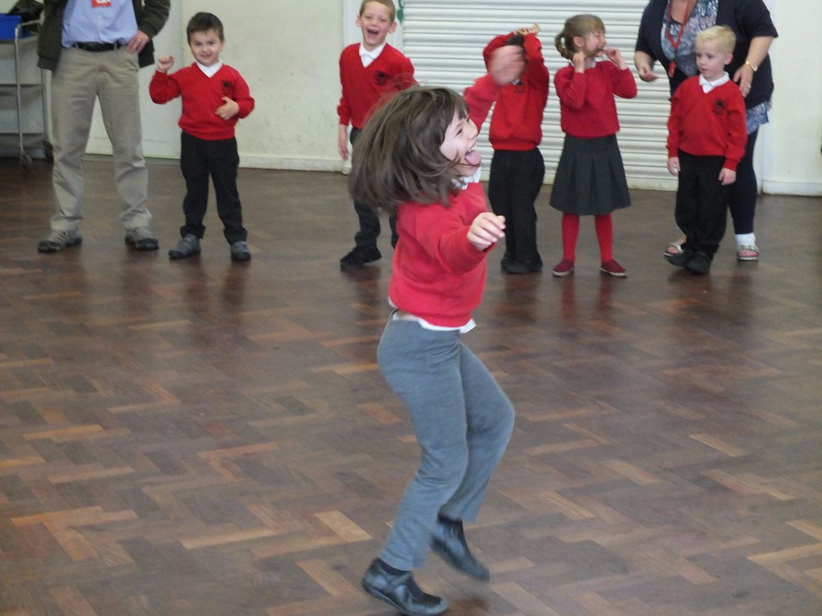 oakmereprimary's tweet image. Another truly awesome Oakfest. Thanks @earleycreative @thomasbills @eteesalloneword @TamsynTweetie for sharing your joy with us!