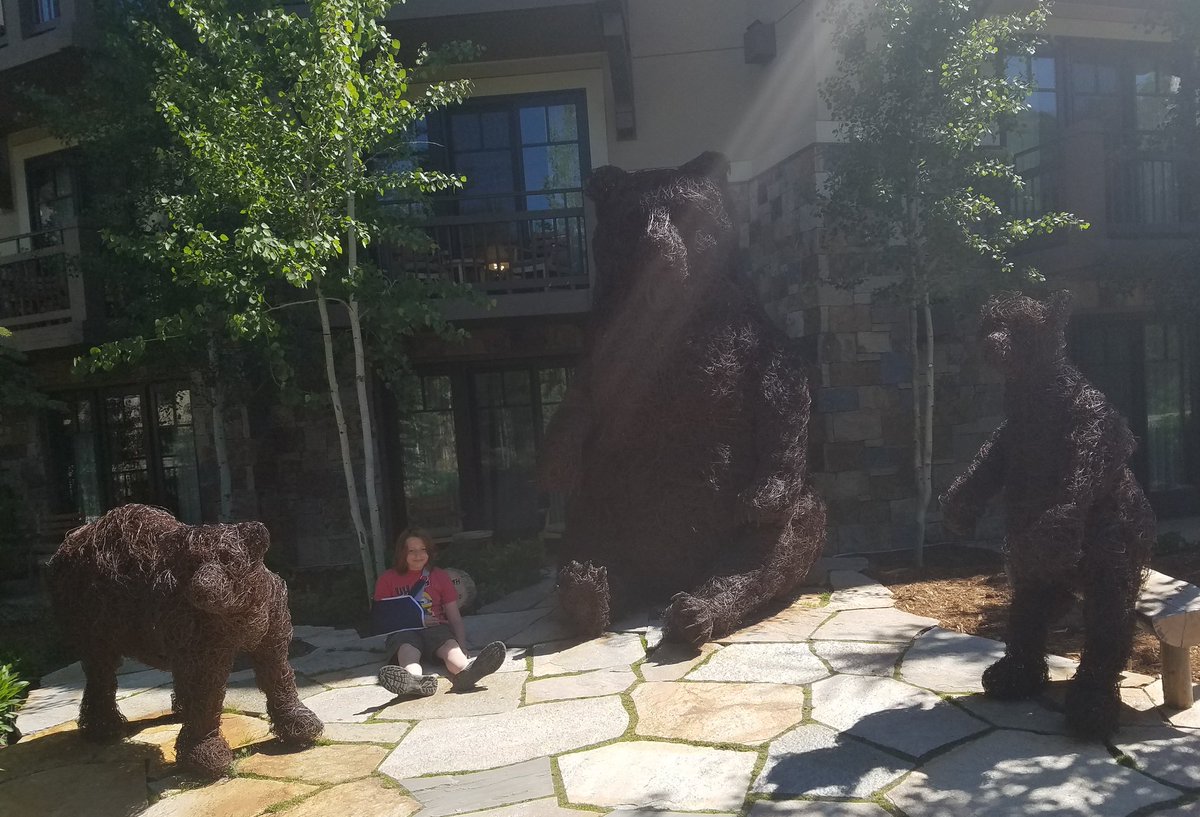 peacefulheart13's tweet photo. The four #FSVailbears https://t.co/O4Xm8zC6Ec
