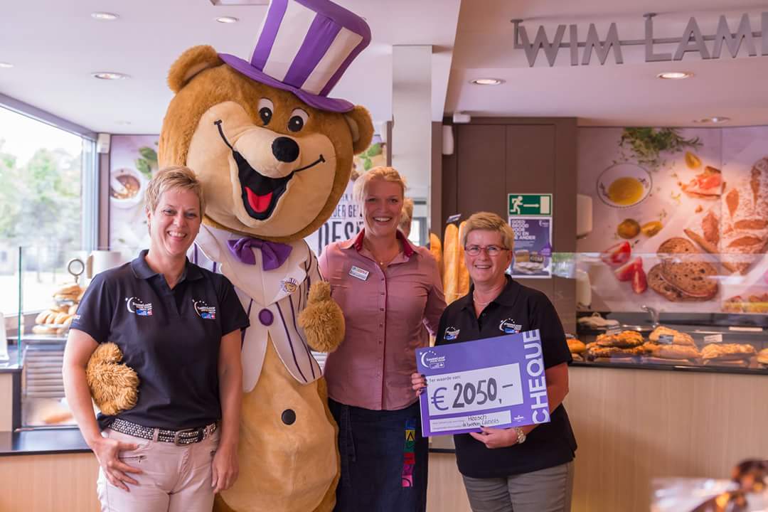 SamenloopHeesch's tweet photo. Vandaag heeft De Bakkers Lamers maar liefst €2.050,- aan de @SamenloopHeesch gedoneerd ivm de verkopen van #Kiembrood. Enorm bedankt #Heesch https://t.co/MydW1sFDDQ