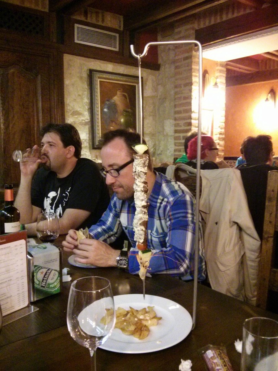BegoMenBarreiro's tweet photo. Hace 3 años estábamos así de bien en #AOS2K14  #Valladolid @Aurora_Barrero @adelatorrefoss #agile y nos fuimos con #AOS2k15 bajo el brazo :D https://t.co/KjNJ3EfZiA