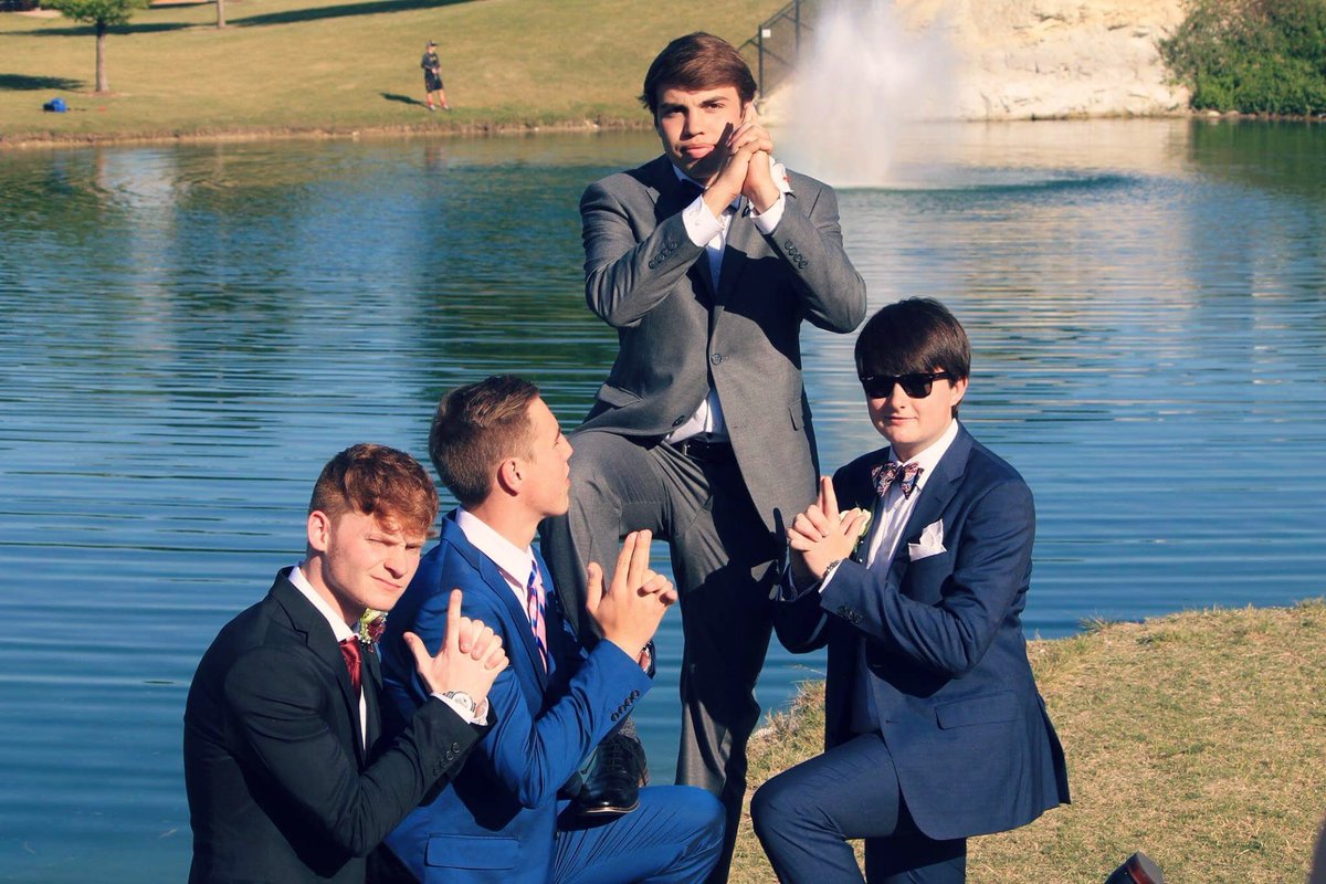 VIDNIC_'s tweet photo. #NationalBestFriendsDay (don't have enough room for all pics) https://t.co/b2larRJw7w