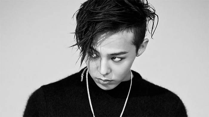 soompi's tweet photo. G-Dragon Reigns Over Worldwide iTunes Charts With New Album https://t.co/Swt8K1snCX https://t.co/ZAV0VulgQg
