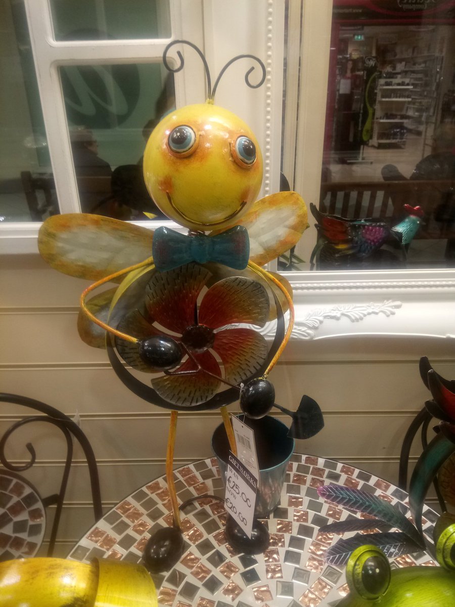 healthy_kitch's tweet photo. @LeahyBkeeping Saw these today Noel and I thought of you! 
#hardworkingbees https://t.co/UnquKJxz0L