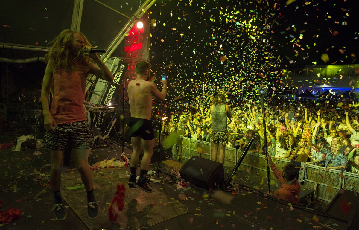 ArrecifeenVivo's tweet photo. Nuestros amados @fmbelfast estarán en @LowFestival!!  (gracias por la info @Acredita2). En la foto: el fiestón que organizaron en #aev2016 🚀 https://t.co/ohyvNxXZiA