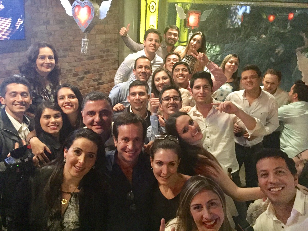 Claudiamucha's tweet photo. Team integration... together we are stronger👊🏻@DBGUni #HaveIntelectualCuriosity
#BeAChangeLeader
#LAUni2017 @Kchohfi @FedePereztre https://t.co/JI6HSOfygr