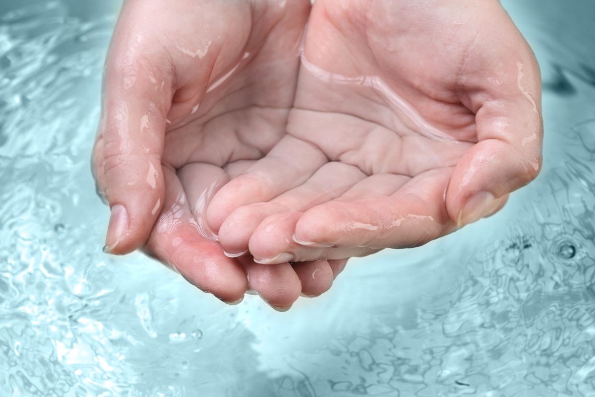 Le #mani sono in contatto ogni giorno con migliaia di #germi. Ecco i #consigliHelpling per curarle e proteggerle!
buff.ly/2rUQF1X