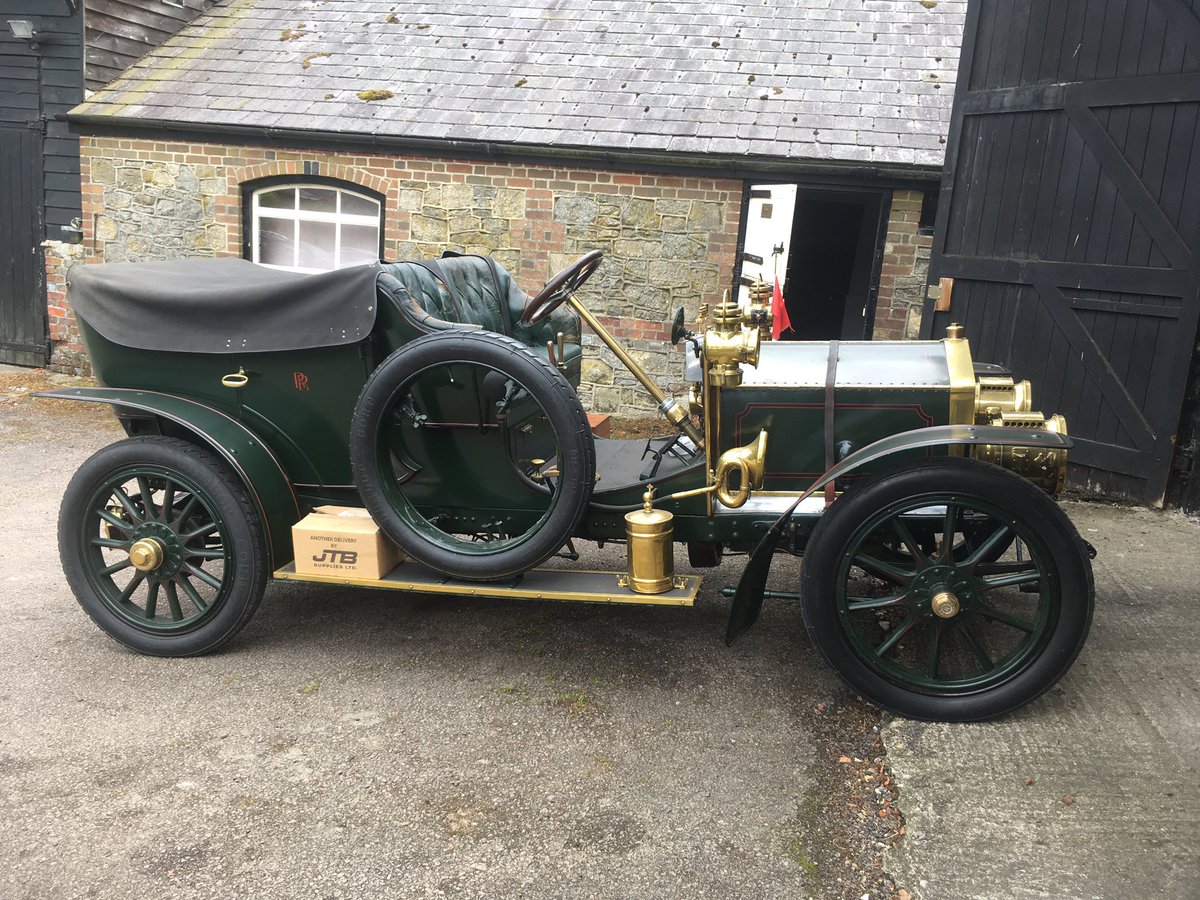 travelinperil's tweet photo. @OmologatoOro this is what Oliver was working on this evening, one of the earliest @rollsroycecars in the road #light20 https://t.co/wFJAs4dYAR